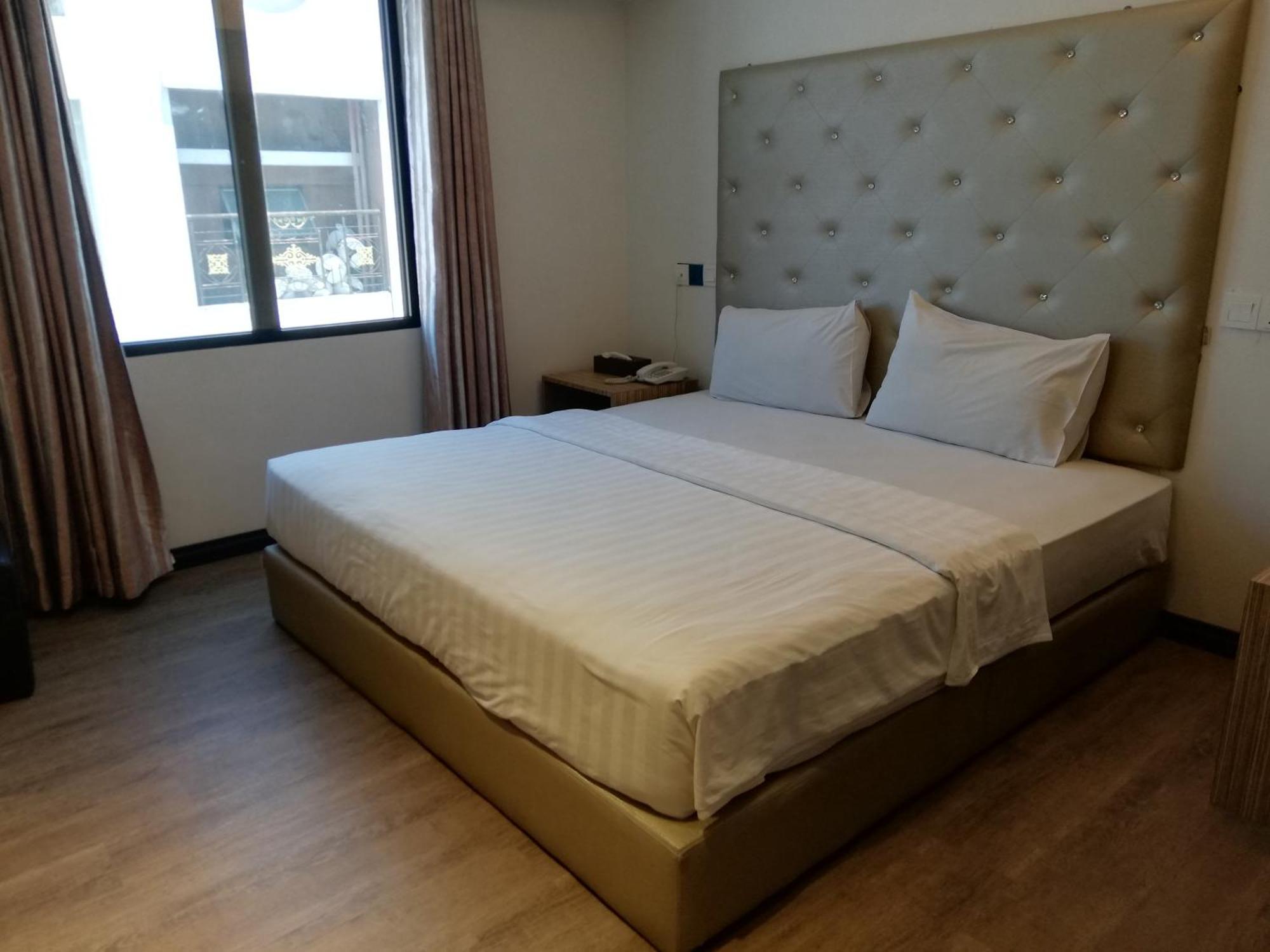 Ease Hotel Kota Kinabalu Exteriör bild