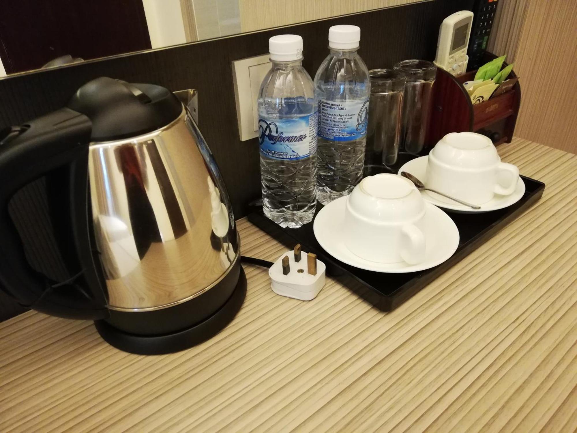Ease Hotel Kota Kinabalu Exteriör bild