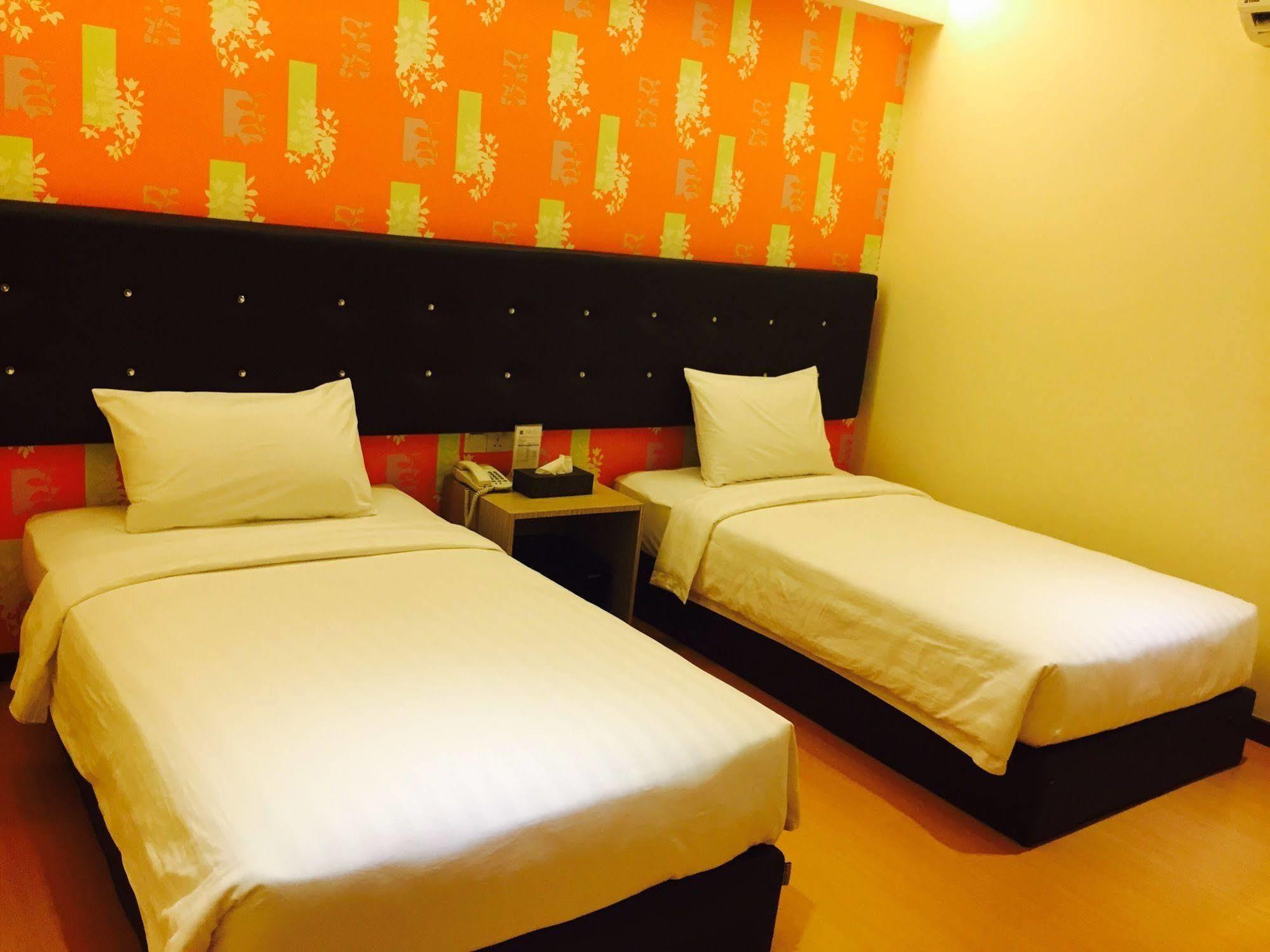 Ease Hotel Kota Kinabalu Exteriör bild