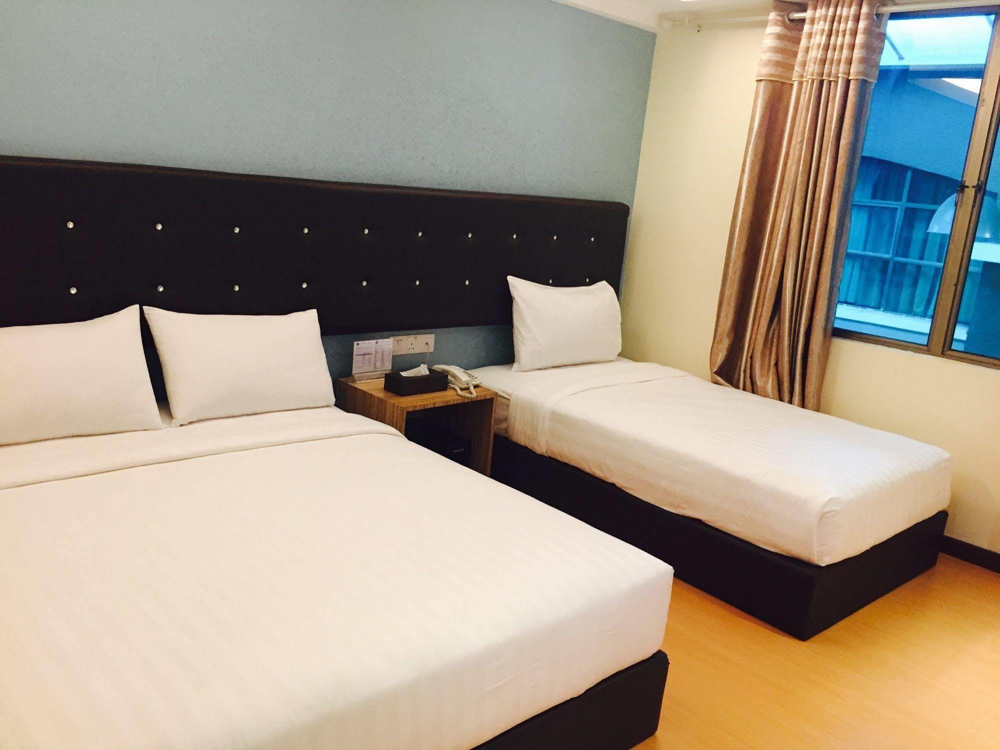 Ease Hotel Kota Kinabalu Exteriör bild