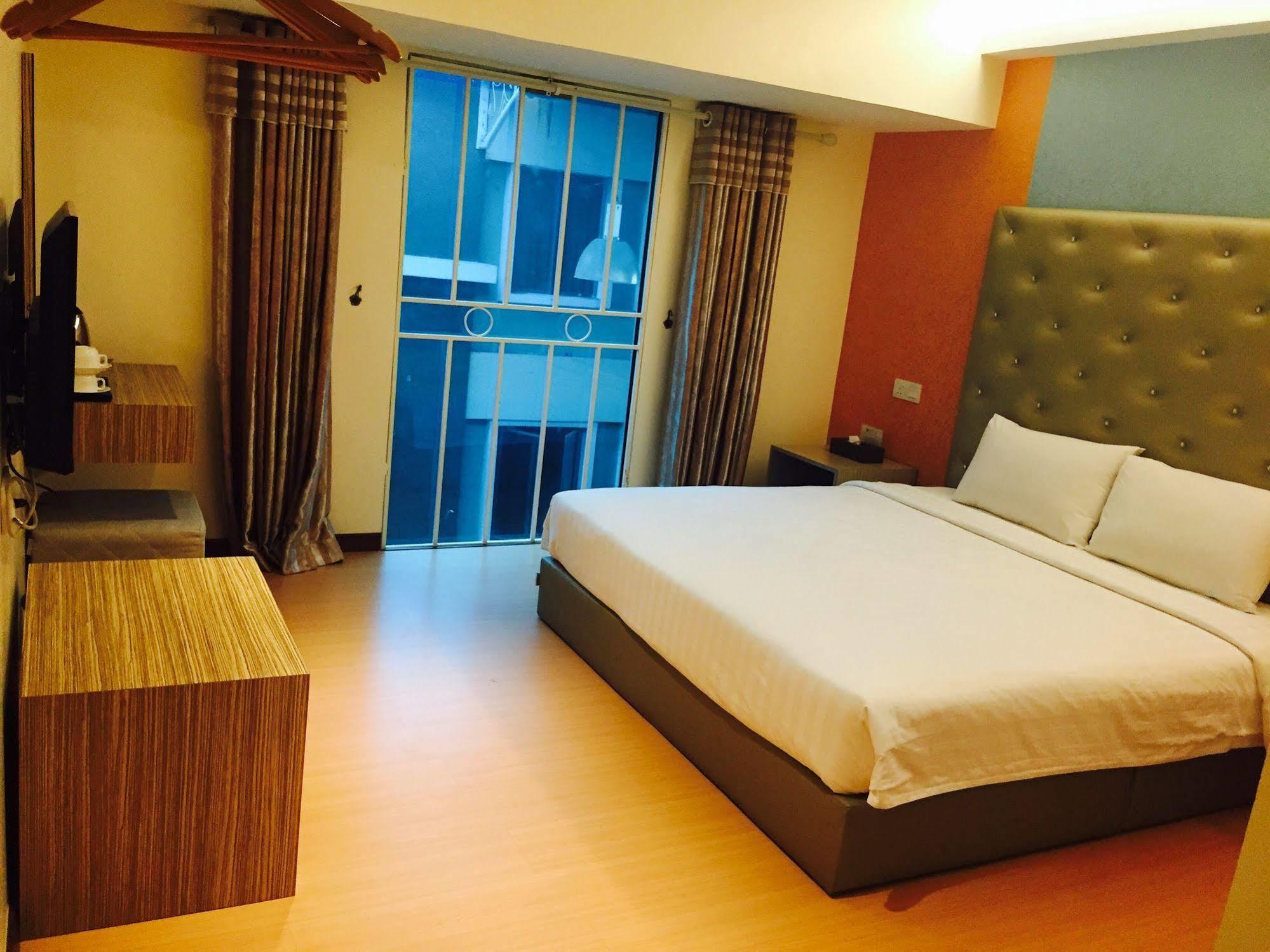 Ease Hotel Kota Kinabalu Exteriör bild
