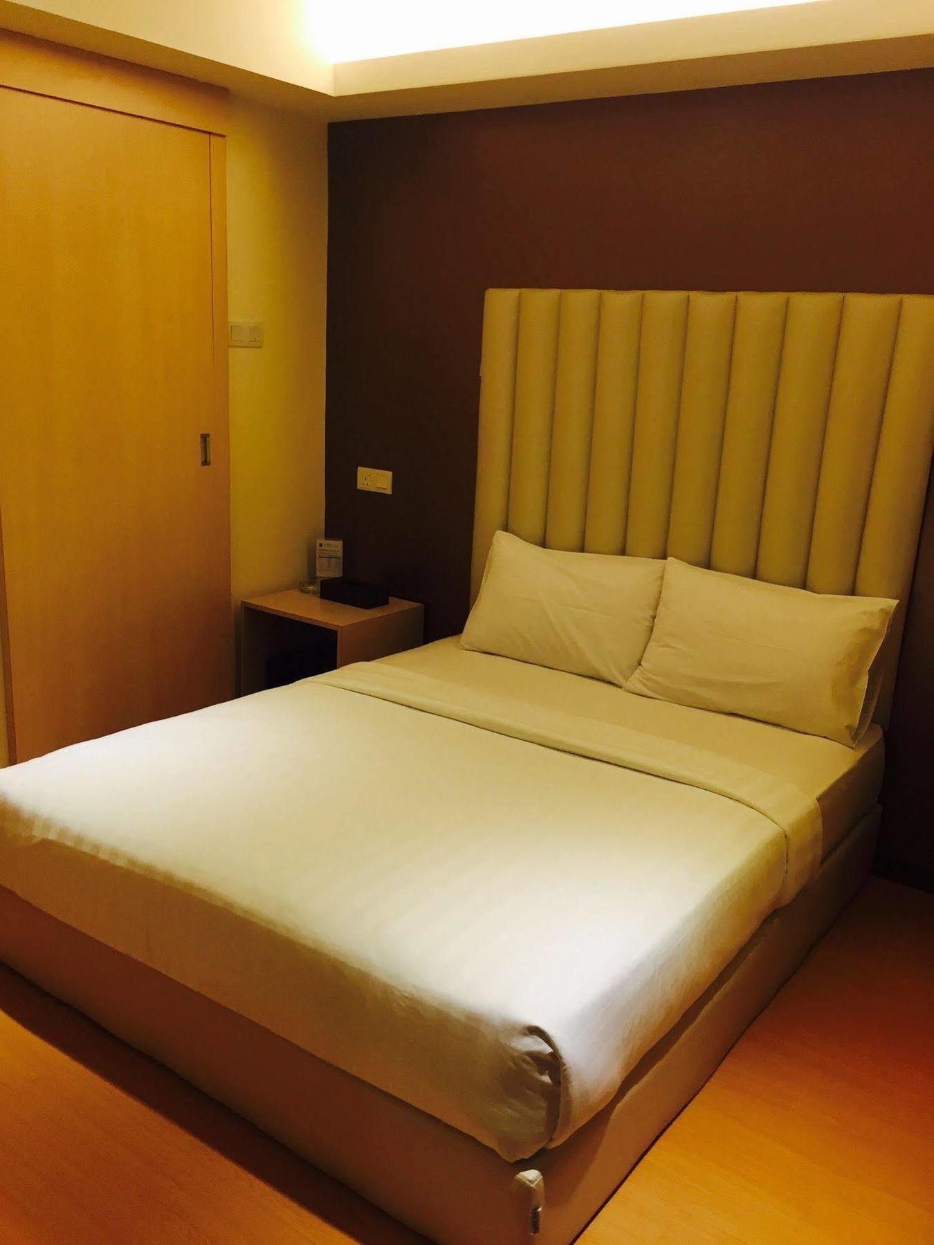 Ease Hotel Kota Kinabalu Exteriör bild