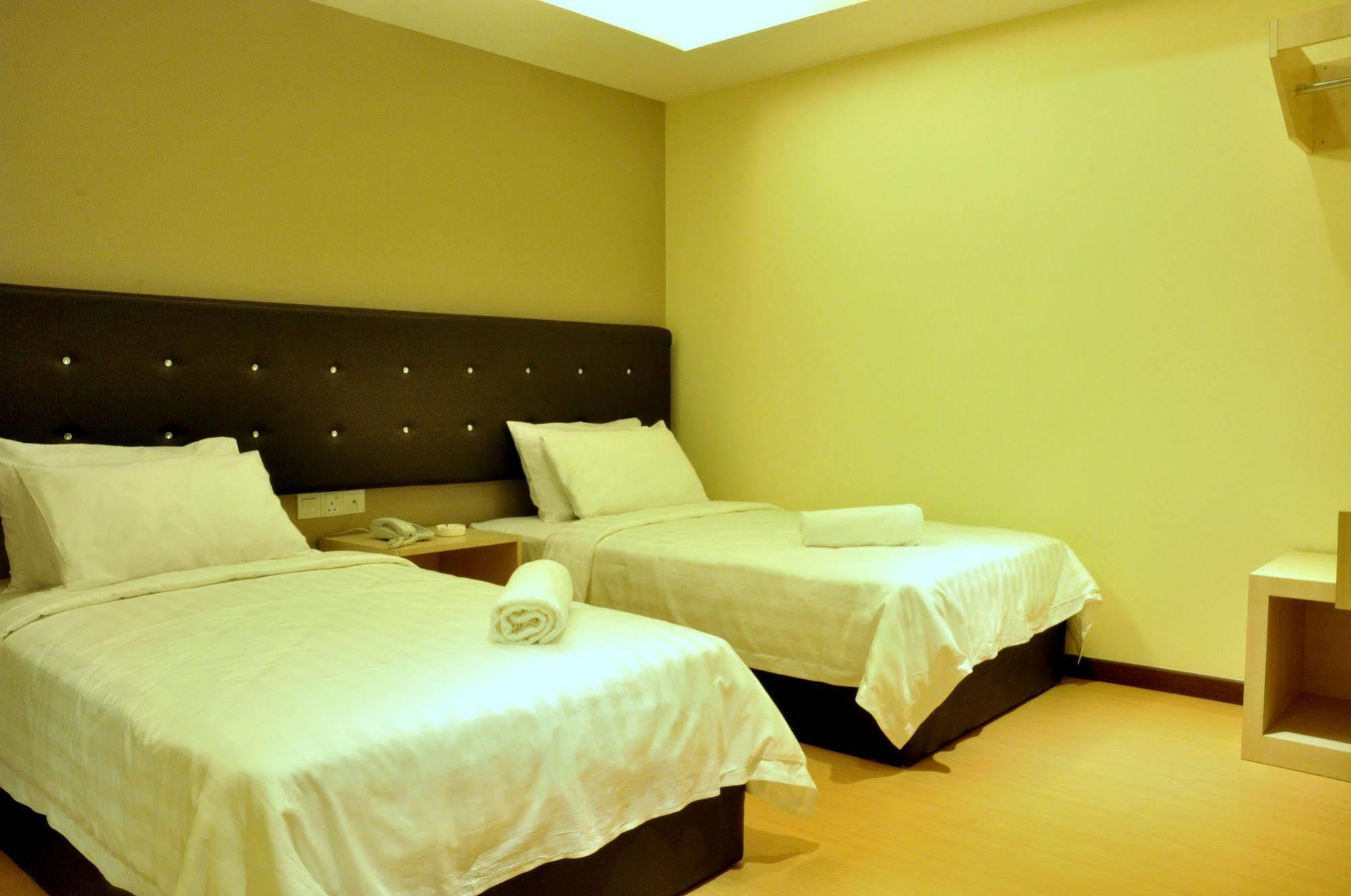 Ease Hotel Kota Kinabalu Exteriör bild