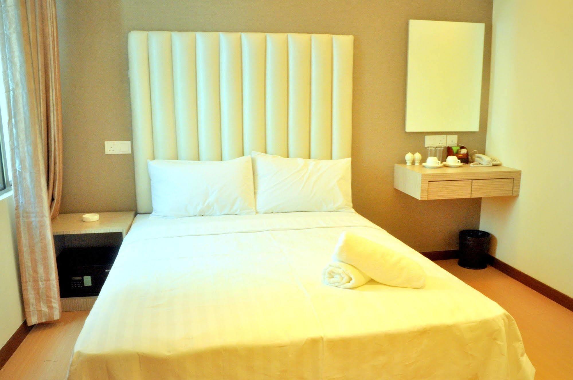 Ease Hotel Kota Kinabalu Exteriör bild