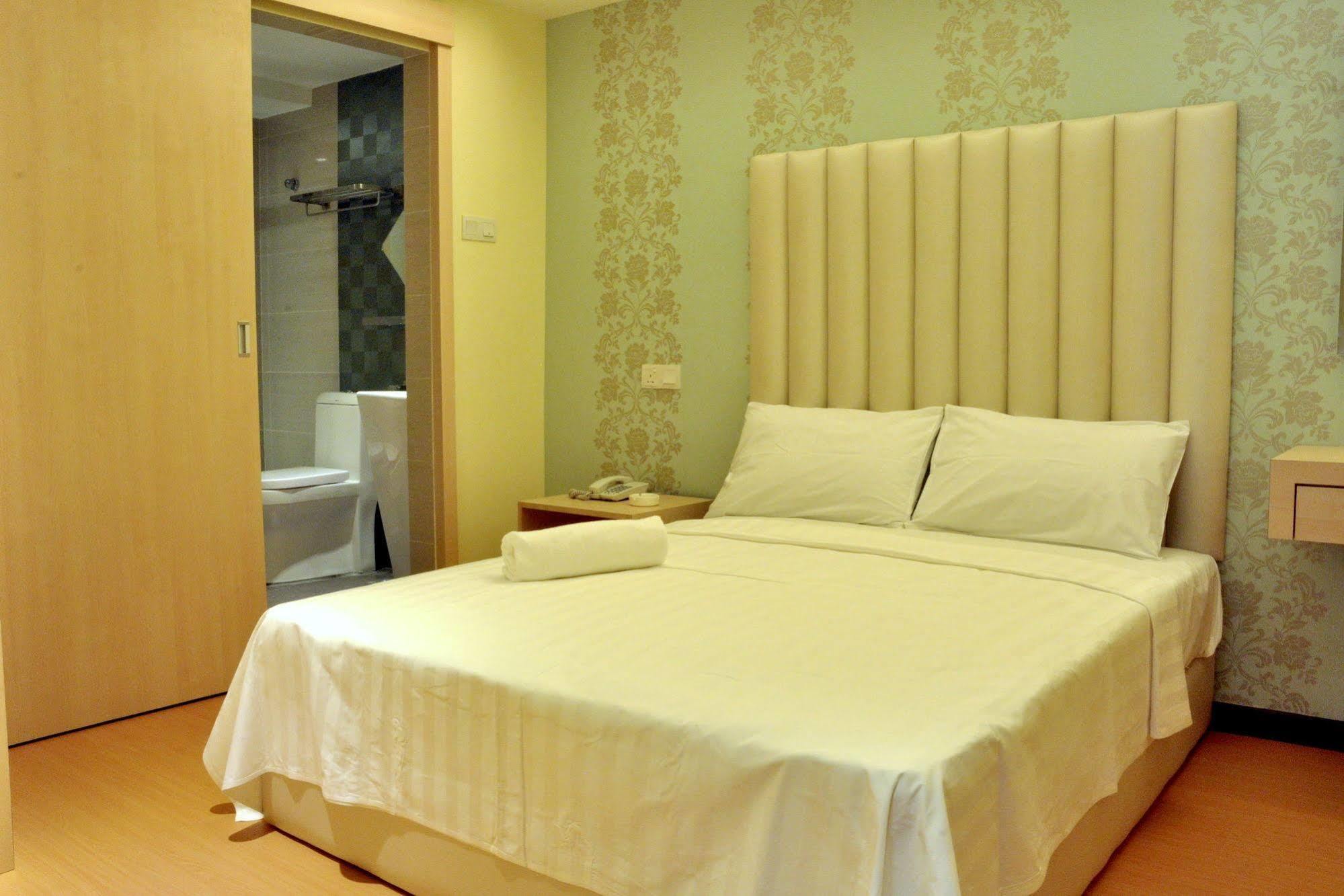 Ease Hotel Kota Kinabalu Exteriör bild